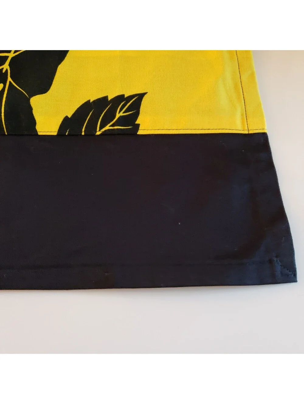 Black and Yellow Cloth Placemats Tropical Hawaii Tiki 17x13 QTY 4 Hibiscus Palm